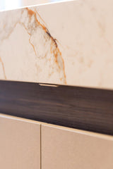 Maatwerk designkeuken met warm hout en natuursteen-Hout en Vorm-design keuken,interieur keuken design,Keuken,maatwerk keuken,natuursteen werkblad-Maatwerk designkeuken met hout en natuursteen-OBLY