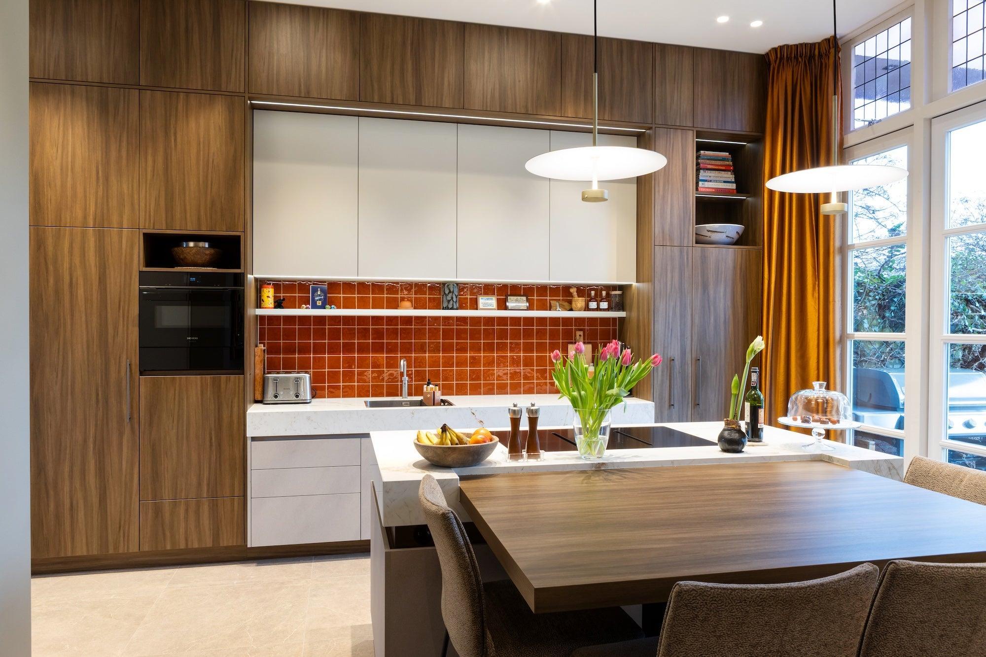 Maatwerk designkeuken met warm hout en natuursteen-Hout en Vorm-design keuken,interieur keuken design,Keuken,maatwerk keuken,natuursteen werkblad-Maatwerk designkeuken met hout en natuursteen-OBLY