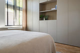 Maatwerk interieur met houten lattenwand en haard-studio stylez-design-interieur,eiken-vloer,haardombouw,houtaccenten,houten-lattenwand,interieur-op-maat,lattenwand,maatwerk-interieur,maatwerk-kastenwand,moderne-woning,visgraat-vloer,Woonkamer-Maatwerk interieur met houten lattenwand-OBLY