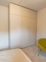Maatwerk interieur met luxe kasten-fehres-badkamermeubel op maat,garderobekast op maat,keukenkasten op maat,maatwerk opbergruimte,maatwerkkasten,moderne woning,slaapkamerkast op maat-OBLY