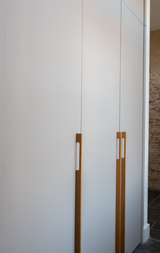 Maatwerk kasten met massief eiken details-fehres-design kast,eiken kast,interieur maatwerk,kastenwand op maat,maatwerk meubel,opbergkast op maat-Maatwerk kasten met eiken details | Fehres-OBLY