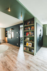 Maatwerk keuken met houten kasten en kookeiland-OBLY-HoutenKeuken,Inbouwkasten,InterieurOpMaat,Kookeiland,MaatwerkKeuken,ModerneKeuken,OpenKeuken-Maatwerk keuken met kookeiland en hout | Interieur-OBLY