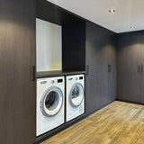 Maatwerk wasruimte met strakke kastenwand-BVDK maatwerk-Kastenwand,Maatwerk kasten,Wasruimte-Maatwerk Wasruimte met Kastenwand & Wasmachine-OBLY