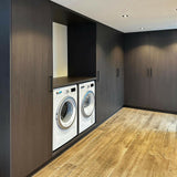 Maatwerk wasruimte met strakke kastenwand-BVDK maatwerk-Kastenwand,Maatwerk kasten,Wasruimte-Maatwerk Wasruimte met Kastenwand & Wasmachine-OBLY