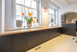 Maatwerk winkelinterieur met luxe presentatiekasten-Witteveen interieur architecten-commerciële inrichting,interieur voor winkel,luxe winkelontwerp,maatwerk winkelmeubilair,presentatiekasten,retail interieur,vitrinekast op maat,winkelinrichting op maat-Maatwerk Winkelinterieur met Luxe Presentatiekasten-OBLY