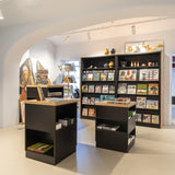 Maatwerk winkelinterieur met luxe presentatiekasten-Witteveen interieur architecten-commerciële inrichting,interieur voor winkel,luxe winkelontwerp,maatwerk winkelmeubilair,presentatiekasten,retail interieur,vitrinekast op maat,winkelinrichting op maat-Maatwerk Winkelinterieur met Luxe Presentatiekasten-OBLY
