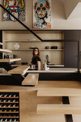 Luxe loft in oude textielfabriek met maatwerk keuken en designtrap