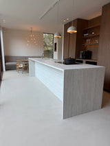 Minimal Sand kwartsiet gietvloer in warme beige tint Saint Louis | Wijchen-Berkers Vloeren-giervloer,gietvloer in keuken,japandi-Minimal Sand kwartsiet gietvloer Saint Louis in Wijchen-OBLY