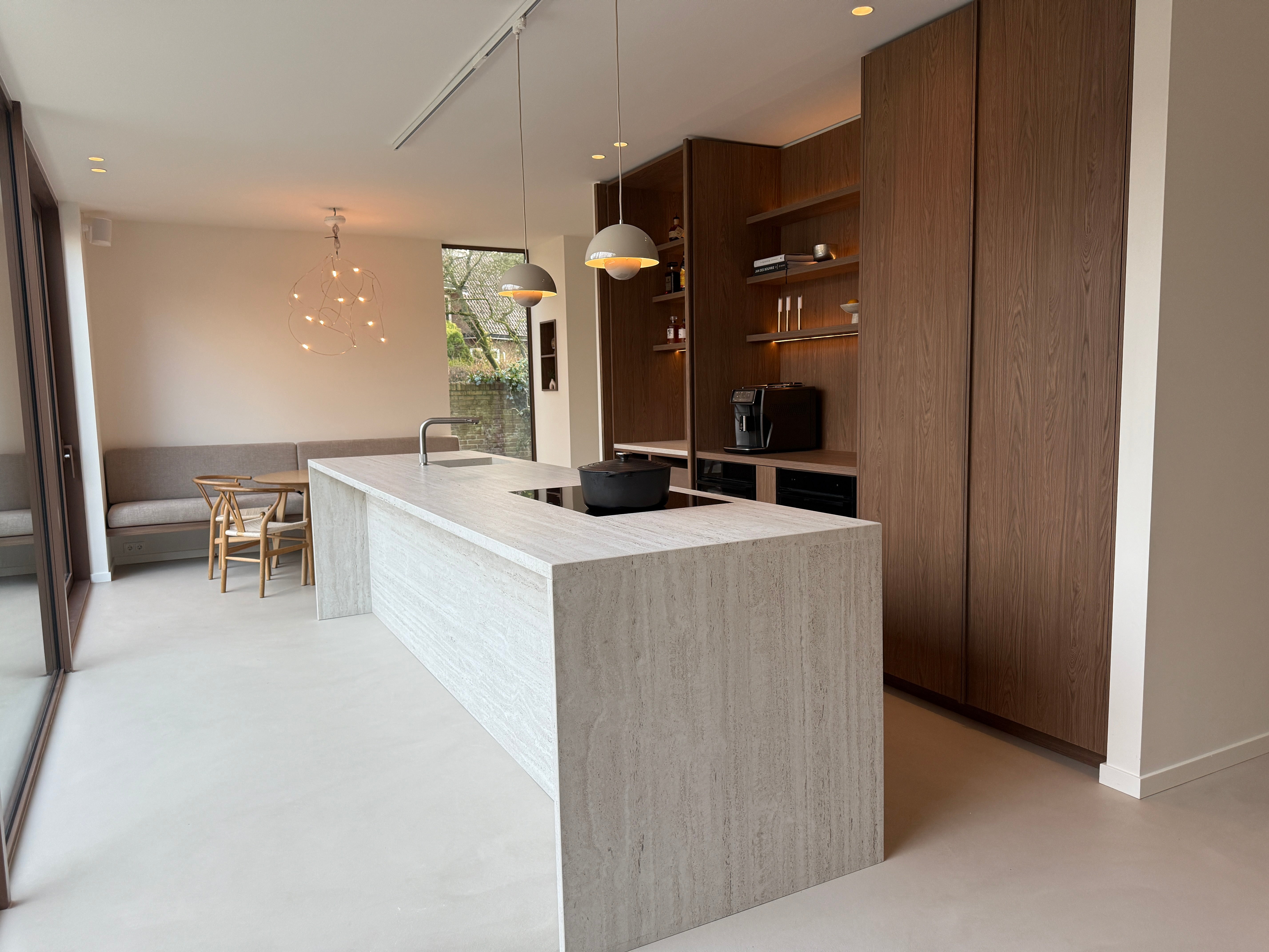 Minimal Sand kwartsiet gietvloer in warme beige tint Saint Louis | Wijchen-Berkers Vloeren-giervloer,gietvloer in keuken,japandi-Minimal Sand kwartsiet gietvloer Saint Louis in Wijchen-OBLY