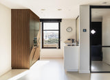 Minimalistische maatwerk keuken met stalen taatsdeur en zwevende trap-OBLY-design keuken,eiken trap,Greeploze keuken,iemms,Interieur inspiratie,Keuken,koffiecorner,Kookeiland,Maatwerk interieur,maatwerk keuken,moderne keuken,stalen taatsdeur,zwevende trap-Complete woningrenovatie met maatwerk keuken | Oudendorp-OBLY