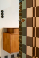 Mix van Retro en Eclectic in een niet alledaagse badkamer.-INGE BOUMAN INTERIEUR | ARCHITECTUUR-badkamer ontwerp,grafische tegels,memphis design,retro badkamer,vintage interieur-Retro Memphis badkamer met grafische tegels-OBLY