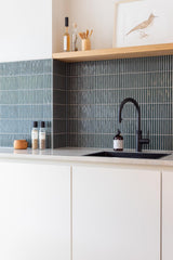 Modern Interieurontwerp met Open Indeling en Warme Materialen-Nieuwenhuis Interieurontwerp-leefkeuken inspiratie,modern interieur,open woonruimte,stijlvolle woning,warme materialen-Modern Interieurontwerp | Open Woonruimte met Sfeervolle Basis-OBLY