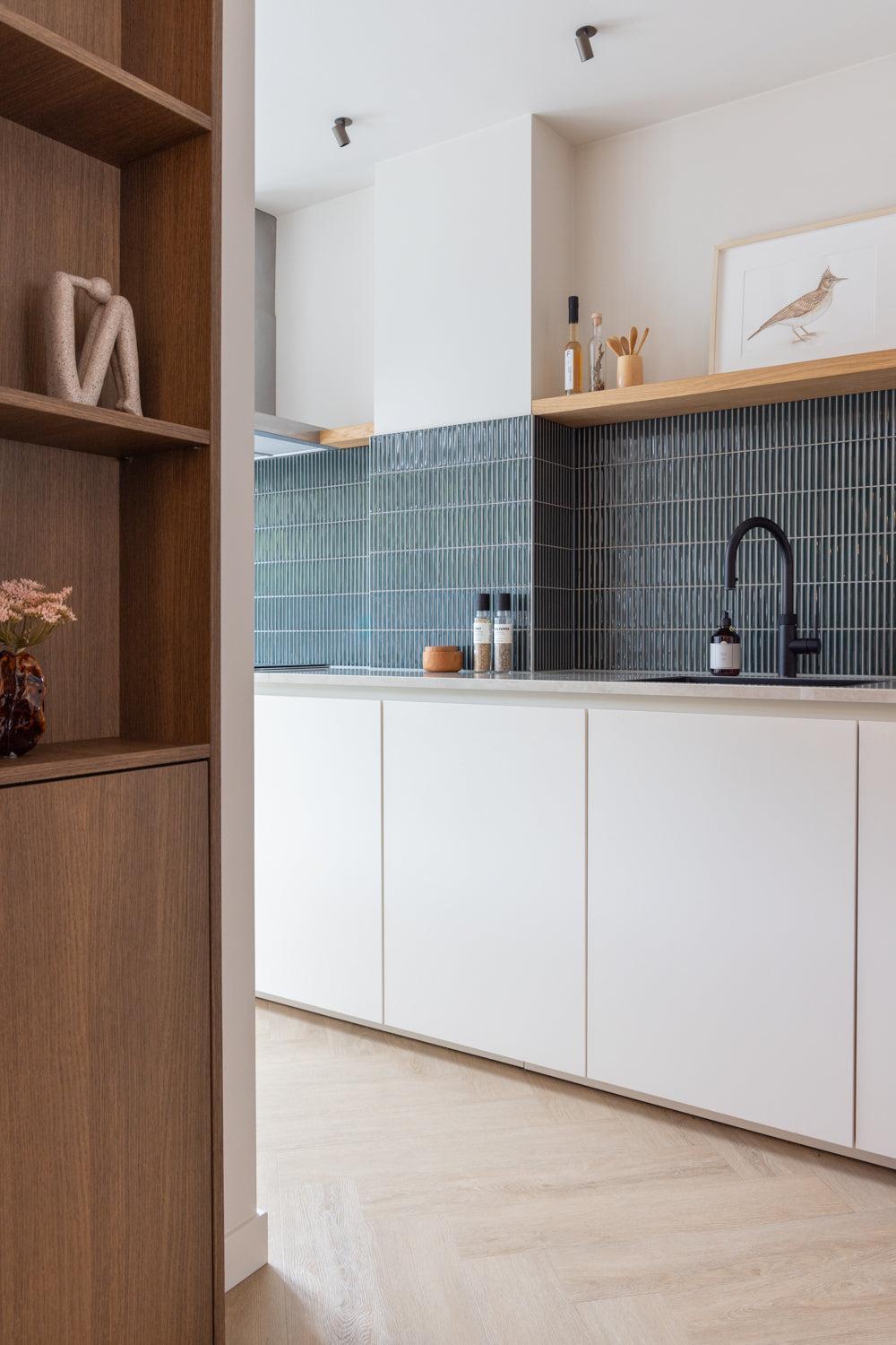 Modern Interieurontwerp met Open Indeling en Warme Materialen-Nieuwenhuis Interieurontwerp-leefkeuken inspiratie,modern interieur,open woonruimte,stijlvolle woning,warme materialen-Modern Interieurontwerp | Open Woonruimte met Sfeervolle Basis-OBLY