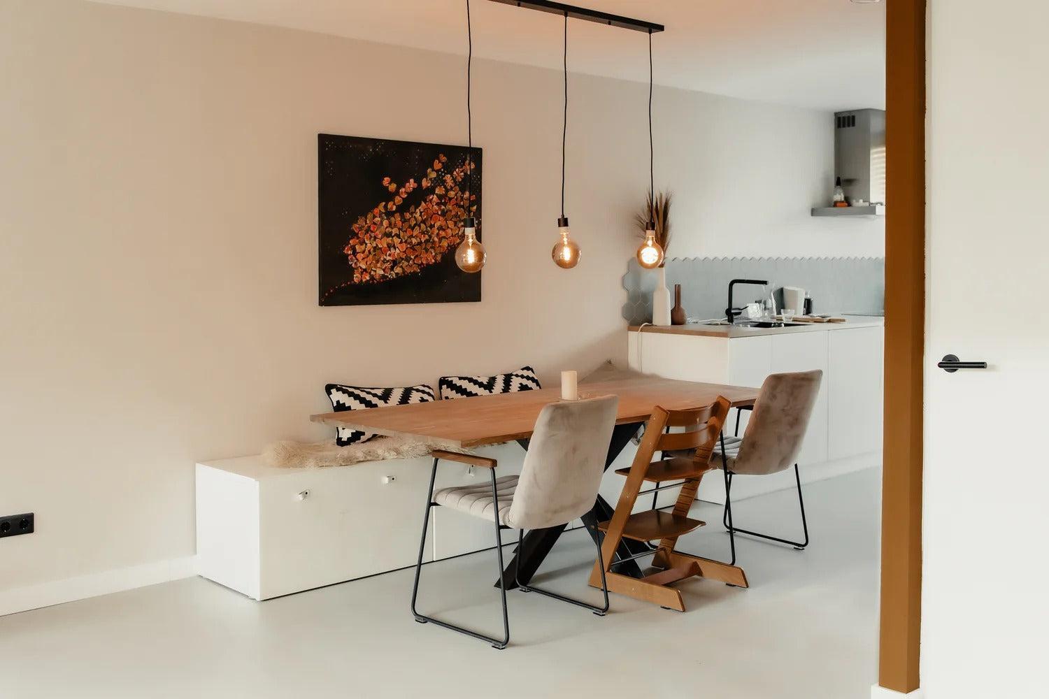 Modern appartement met beige gietvloer | Minimalistisch interieur-Glad gietvloeren-beige gietvloer,modern appartement interieur,open leefruimte,warme natuurlijke materialen-Beige gietvloer appartement | Modern minimalistisch interieur-OBLY