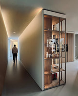 Modern interieur met vloeiende overgangen tussen functies-Loom Architecten-badkamer en slaapkamer combinatie,glas en licht,interieur renovatie,minimalistisch wonen,moderne keuken,open interieur,open plattegrond,ruimtelijk ontwerp,Slaapkamer-Open interieur met badkamer en keuken | Licht en ruimte-OBLY