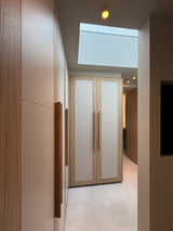 Modern maatwerk interieur met natuurlijke luxe-abstrct-hout en marmer,interieur design,kasten op maat,luxe keuken,marmer keuken,modern wonen-Modern maatwerk interieur | Luxe keuken & kasten op maat-OBLY