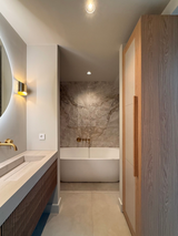 Modern maatwerk interieur met natuurlijke luxe-abstrct-hout en marmer,interieur design,kasten op maat,luxe keuken,marmer keuken,modern wonen-Modern maatwerk interieur | Luxe keuken & kasten op maat-OBLY