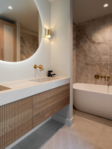 Modern maatwerk interieur met natuurlijke luxe-abstrct-hout en marmer,interieur design,kasten op maat,luxe keuken,marmer keuken,modern wonen-Modern maatwerk interieur | Luxe keuken & kasten op maat-OBLY