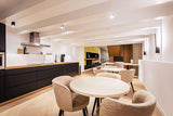 Modern praktijkinterieur met warme houtaccenten-Witteveen interieur architecten-houten wandafwerking,luxe praktijkruimte,maatwerk balie,modern kantoorinterieur,praktijkinterieur,wachtkamer inspiratie,zakelijke inrichting,zorginterieur-Modern Praktijkinterieur met Warme Houtaccenten -OBLY