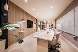 Modern praktijkinterieur met warme houtaccenten-Witteveen interieur architecten-houten wandafwerking,luxe praktijkruimte,maatwerk balie,modern kantoorinterieur,praktijkinterieur,wachtkamer inspiratie,zakelijke inrichting,zorginterieur-Modern Praktijkinterieur met Warme Houtaccenten -OBLY