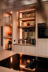 Moderne Eilandkeuken met Houten Accenten-OBLY-Keuken-OBLY