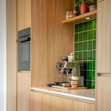 Moderne Keuken met Diresco Terrazzo en RVS Accessoires-Hout en Vorm-Keuken-Moderne Keukenrenovatie met Diresco Terrazzo en RVS Accessoires-OBLY