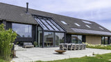 Moderne Schuurwoning met Serre-Solarlux Nederland BV-aluminium serre,binnen buiten wonen,glazen serre,moderne serre,serre aanbouw,serre design,serre inspiratie,serre met schuifpui,serre woning,woonserre-OBLY
