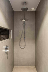 Moderne badkamer met warme accenten-Het Badhuys-badkamer-Moderne badkamer met warme accenten-OBLY