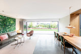 Moderne bakstenen woning met grote ramen-Solarlux Nederland BV-grote ramen,moderne architectuur,moderne woning,nieuwbouwwoning,open leefruimte-Moderne nieuwbouwwoning met grote ramen en open leefruimte-OBLY