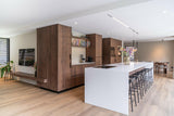 Moderne gezinswoning met open indeling-Bureau Kemps Architecten-woonkamer-Radicale openheid en verbonden leefruimtes in een familiewoning-OBLY