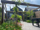 Moderne nieuwbouwtuin met pergola en organische beplanting-GreenPien-groene stadstuin,luxe nieuwbouw tuin,moderne gezinstuin,moderne nieuwbouwtuin,organische tuin,tuin,tuin met houten pergola-Moderne nieuwbouwtuin met pergola-OBLY