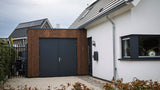 Moderne nieuwbouwwoning met houten aanbouw-Prowood-donker-metselwerk,eigentijdse-woning,Exterieur,gevelbekleding-hout,houten-aanbouw,houten-overkapping,moderne-architectuur,moderne-woning,nieuwbouwwoning,strak-ontwerp,wit-stucwerk-Moderne woning met houten aanbouw en garage-OBLY