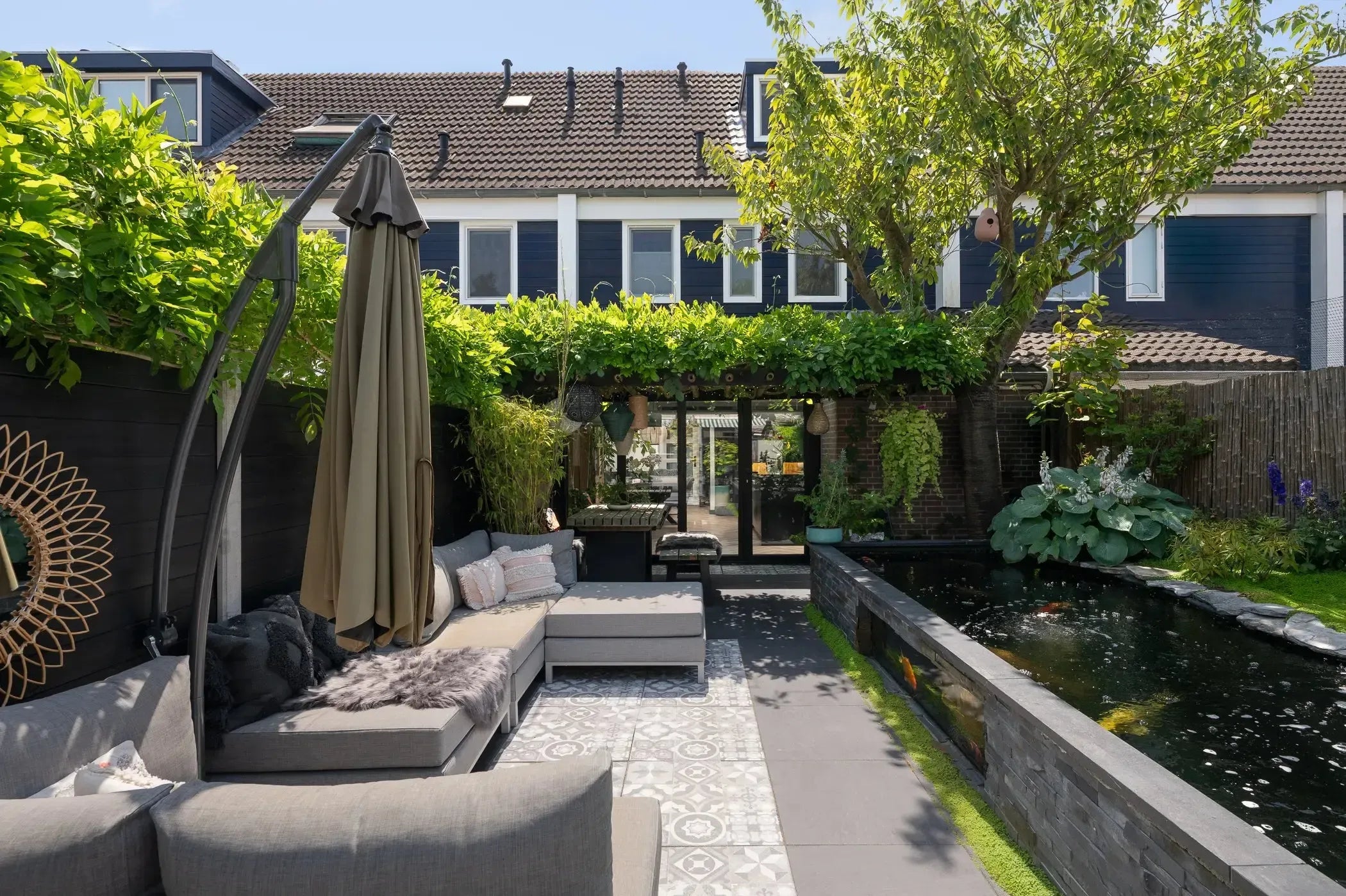 Moderne serre met glazen dak-Solarlux Nederland BV-aluminium serre,glazen serre,moderne serre,serre aanbouw,serre met glazen dak-Moderne serre met glazen dak en aluminium kozijnen-OBLY