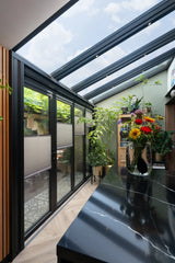 Moderne serre met glazen dak-Solarlux Nederland BV-aluminium serre,glazen serre,moderne serre,serre aanbouw,serre met glazen dak-Moderne serre met glazen dak en aluminium kozijnen-OBLY