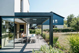 Moderne terrasoverkapping met glazen dak-Solarlux Nederland BV-aluminium terrasoverkapping,glazen dak terras,moderne overkapping,terrasoverkapping,terrasoverkapping glas-Terrasoverkapping met glazen dak en aluminium frame-OBLY
