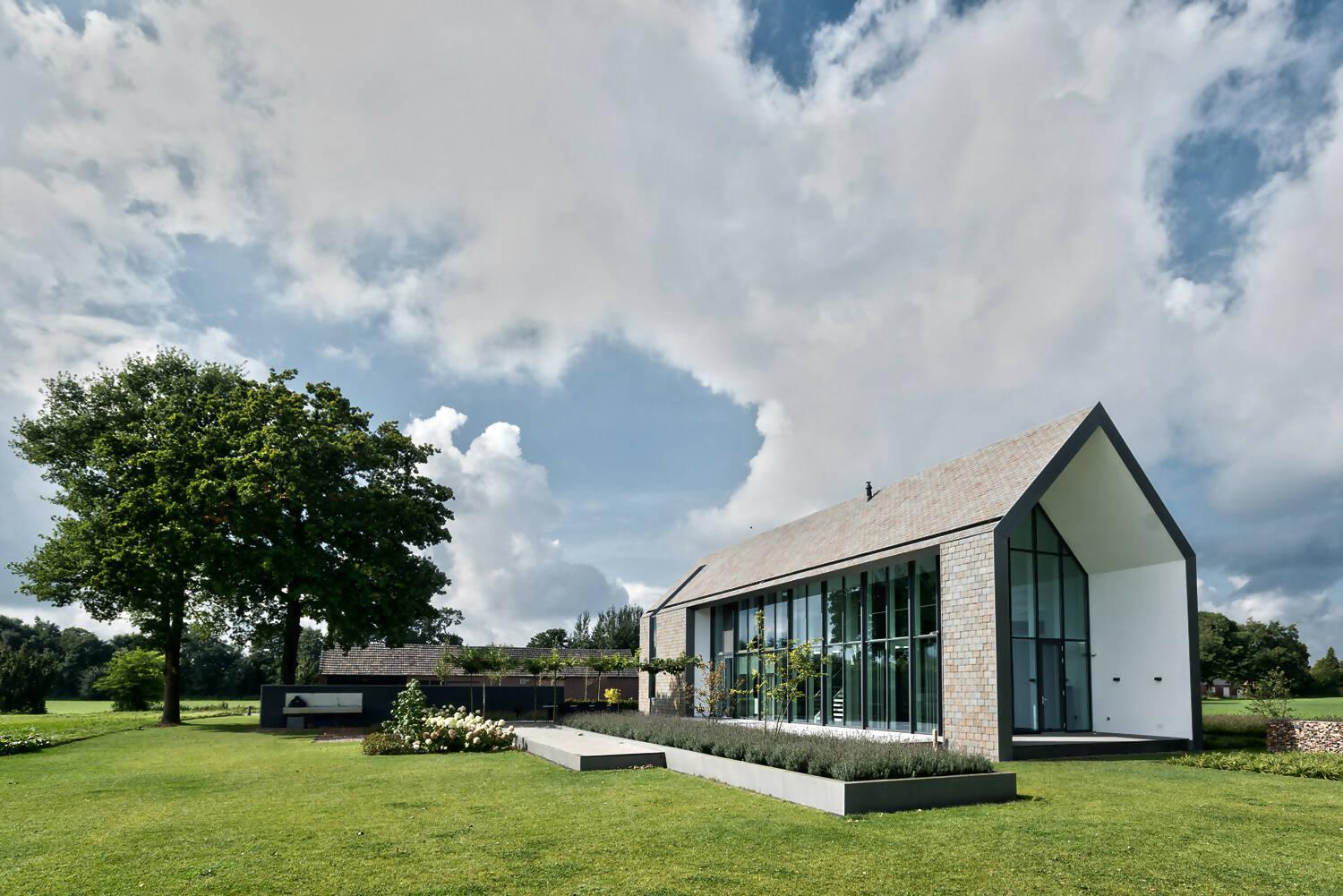 Moderne villa met prachtig uitzicht-B-TOO-Exterieur-Moderne villa met prachtig uitzicht-OBLY