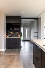 Moderne zwarte keuken met kookeiland-Witteveen interieur architecten-design keuken,Keuken,luxe keuken,maatwerk keuken,moderne woonkeuken,zwarte keuken-Moderne Zwarte Keuken met Kookeiland op Maat-OBLY