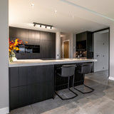 Moderne zwarte keuken met kookeiland-Witteveen interieur architecten-design keuken,Keuken,luxe keuken,maatwerk keuken,moderne woonkeuken,zwarte keuken-Moderne Zwarte Keuken met Kookeiland op Maat-OBLY