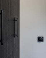 Moderne zwarte keuken met kookeiland-Witteveen interieur architecten-design keuken,Keuken,luxe keuken,maatwerk keuken,moderne woonkeuken,zwarte keuken-Moderne Zwarte Keuken met Kookeiland op Maat-OBLY