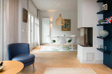 Mooi interieur met blauwe tinten-FOAM Architecten-lichte woonkamer interieur,moderne woning renovatie,moderne woonkamer,open woonkamer met keuken,Woonkamer,woonkamer met grote ramen-Mooi interieur met blauwe tinten-OBLY