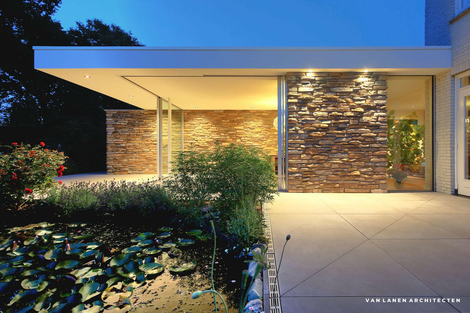 Project Kievit-KELLER minimal windows® by Kumasol-buitenverlichting,entree ontwerp,Exterieur,gevelbekleding steen,luxe woning exterieur,minimalistische villa,moderne bouwstijl,moderne woning,strakke gevel,villa architectuur-Project Kievit-OBLY