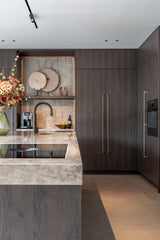 Renovatie gedateerde jaren 70 woning-Studio Thirty Two-Interieur-Modern maatwerk interieur | Luxe keuken en woonkamer-OBLY