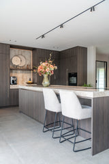 Renovatie gedateerde jaren 70 woning-Studio Thirty Two-Interieur-Modern maatwerk interieur | Luxe keuken en woonkamer-OBLY