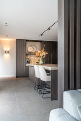 Renovatie gedateerde jaren 70 woning-Studio Thirty Two-Interieur-Modern maatwerk interieur | Luxe keuken en woonkamer-OBLY