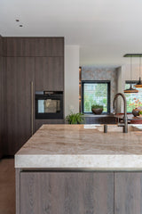 Renovatie gedateerde jaren 70 woning-Studio Thirty Two-Interieur-Modern maatwerk interieur | Luxe keuken en woonkamer-OBLY
