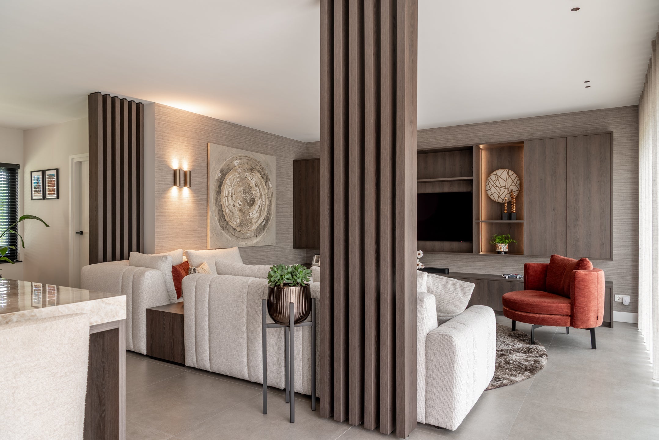 Renovatie gedateerde jaren 70 woning-Studio Thirty Two-Interieur-Modern maatwerk interieur | Luxe keuken en woonkamer-OBLY
