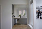 Renovatie jaren ’30 woning in Santpoort-Noord met behoud van glas-in-lood-IJzersterk Interieurontwerp-glas in lood,Interieurontwerp,jaren 30 woning,renovatie Santpoort-Noord,woning verduurzamen-Renovatie jaren ’30 woning Santpoort-Noord | IJzersterk-OBLY