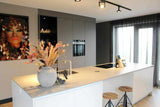 Ruime leefkeuken met wit kookeiland-NEWLOOK KEUKENS-Keuken-Ruime leefkeuken met wit kookeiland-OBLY