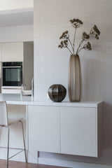 Rustig en verfijnd interieur met maatwerk en warme materialen-Angela Dam-compleet interieur,houtstructuren,kleur- en materiaaladvies,modern interieur,natureltinten,royale woning,totaalinterieur,verfijnd interieur,warme materialen,zwarte accenten-Rustig en verfijnd interieur met maatwerk-OBLY