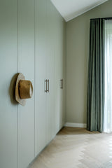 Rustig interieur met maatwerk kasten en natuurlijke materialen-OBLY-Interieurontwerp,Maatwerk kasten,natuurlijke materialen,slaapkamer interieur,tijdloos interieur-OBLY